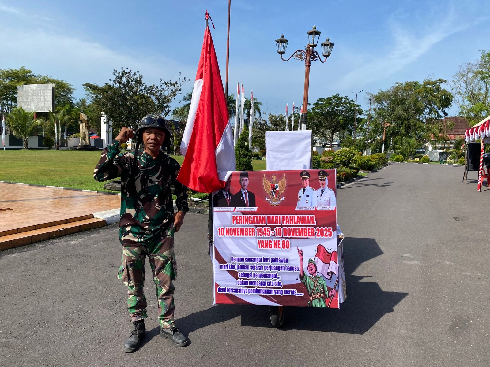 Peringati Hari Pahlawan, Warga Sampit Ini Keliling Kota dengan Motor Unik