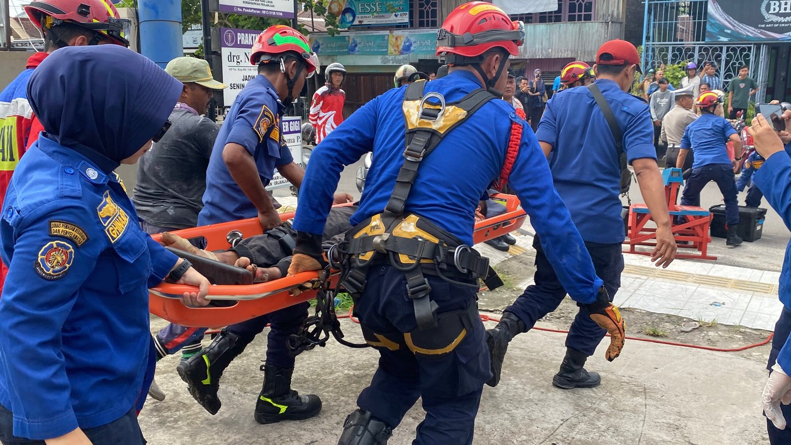 Pria di Sampit Tersengat Listrik Saat Perbaiki Papan Reklame