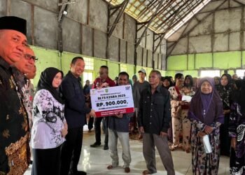 Bupati Sukamara Salurkan BLTS Kesra untuk Perkuat Perlindungan Sosial Masyarakat