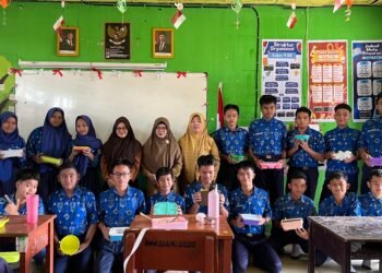 Sarapan Bergizi Berbasis Tumbuhan Lokal, Dosen Pendidikan Biologi UMPR Edukasi Siswa SMPN 3 Sampit