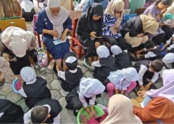 Basuh Kaki Ibu, RA Melati Sampit Tanamkan Nilai Bakti Sejak Usia Dini