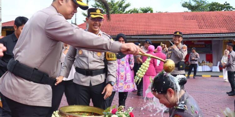 Kapolres Pimpin Kenaikan Pangkat 45 Anggota
