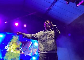 Diguyur Gerimis, Juan Reza Hipnotis Ribuan Warga di Sampit Expo 2026