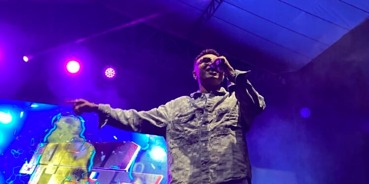 Diguyur Gerimis, Juan Reza Hipnotis Ribuan Warga di Sampit Expo 2026