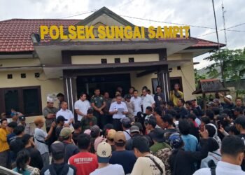 Ratusan Warga Geruduk Polsek Sungai Sampit, Konflik Gapoktan Bagendang Raya Masuk Status Quo